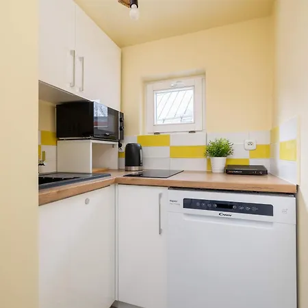 With Parking Close To The Krupowki By Renters Appartamento